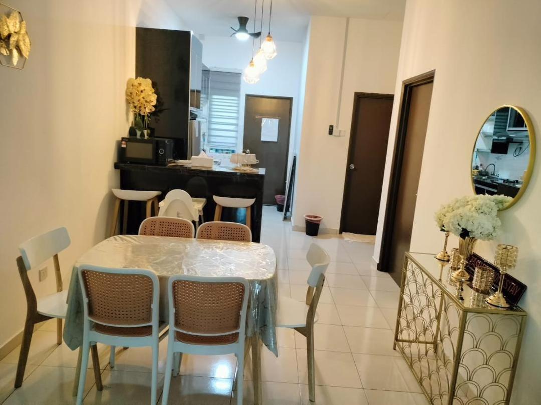 Fazlizasuite Homestay @ Teluk Kemang-Muslim Preferred Port Dickson Exterior photo